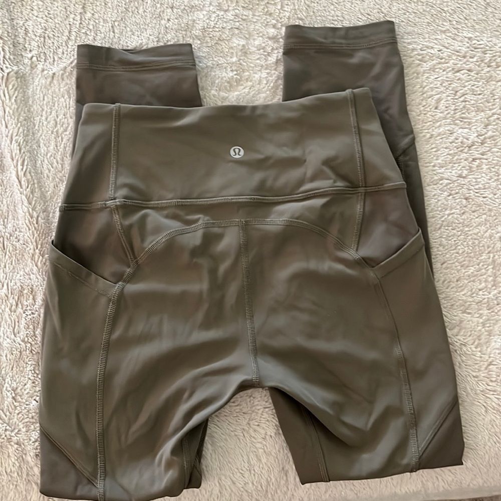 Lululemon leggings with side pockets